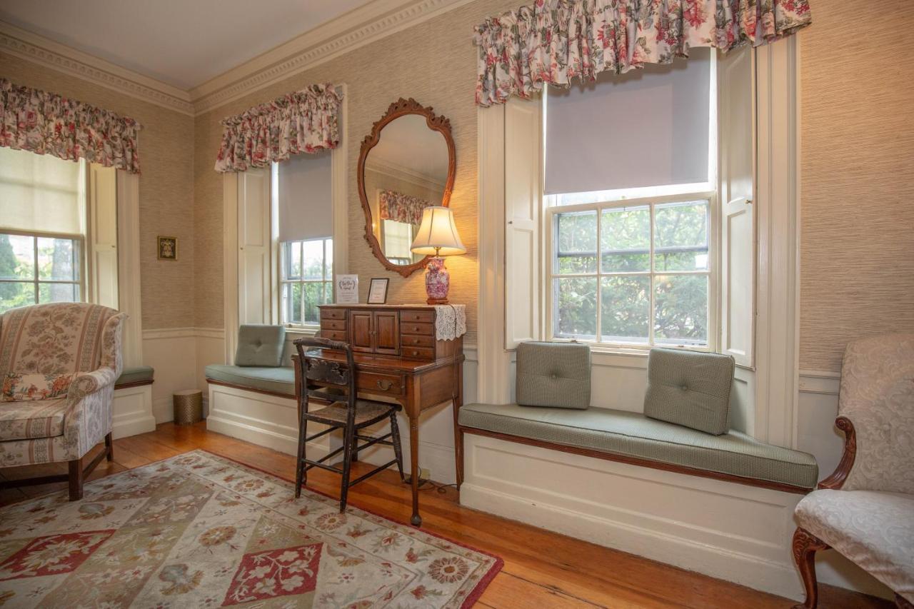 Clark Currier Inn ニューベリーポート エクステリア 写真